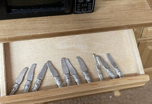 1/12th Dolls House Miniature 10 Piece Large Table Knives Silver NEW Dining Knife - Picture 2 of 2