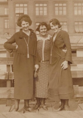 1920s Pretty Women Friends Group Portrait Roof Urban Smiles Dresses