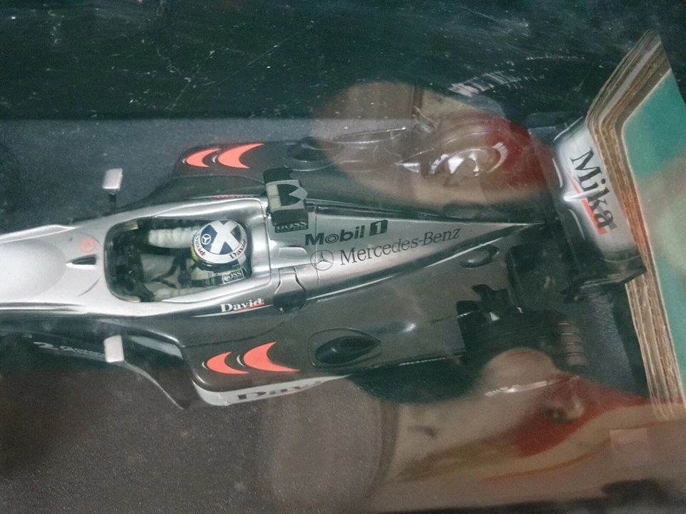 Hot wheels mclaren mp4-15 coulthard 2000 codice 26740 - Immagine 3 di 4
