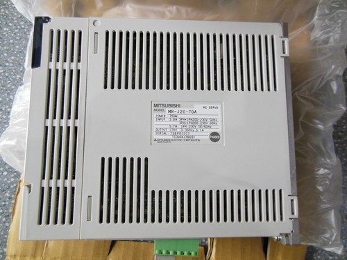 Mitsubishi MR-J2S-70A Servo Drive New In Box MRJ2S70A PLC - Picture 2 of 3