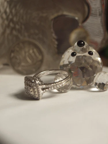 MHJ 14K WHITE GOLD LADIES NATURAL DIAMOND CLUSTER RING - TDW : 0.75 CARAT - Picture 7 of 12