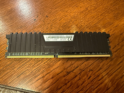 CORSAIR Vengeance LPX DDR4 RAM 16GB 2133MHz CL18-22-22-42 1.35V