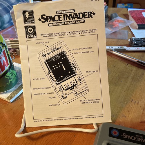 1980 ENTEX ELECTRONIC SPACE INVADER HAND-HELD GAME WITH BOX Works - Foto 2 di 5
