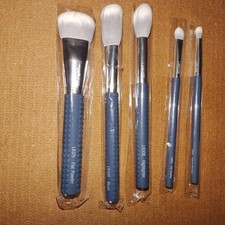 5-LARUCE Durable/professional-grade brushes for precise makeup application