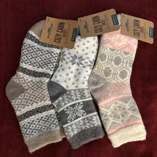 Northeast Outfitters Women's Medium Cozy Cabin Socks NWT Lot Of 3 Aloe Infused