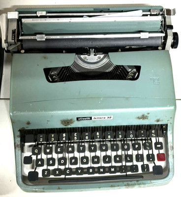 OLIVETTI Lettera 32 Vintage Typewriter 1960s Mexico with Case As Is