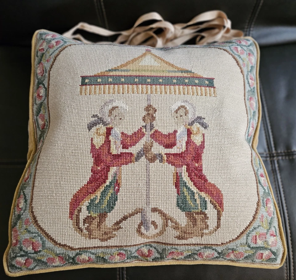 Almohada de punta de aguja motivo de mono con inserto para atar a la silla  Foto 2 de 4