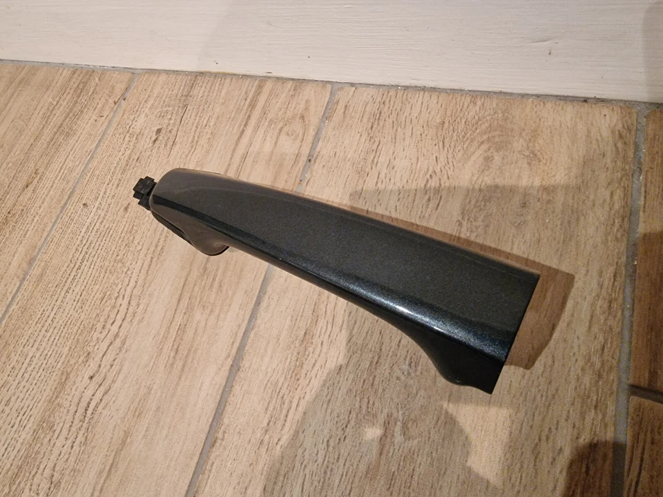 MANIJA PUERTA VOLVO V70 / S80 / XC60 en GRIS SAVILE METALIZADO (30753785) 2008-2016 Foto 3 de 4