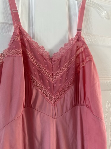 Adonna Pink lacy Nightgown Medium Size 32 Silky Feel Lightweight - Picture 2 of 6