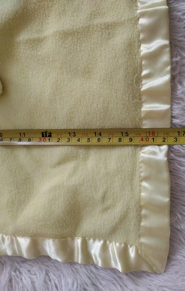 Manta de seguridad Baby Boom Musical Plays canción de cuna pato amarillo amoroso satinado corazón Foto 3 de 4