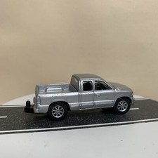 Maisto Speed Wheels 1999-2002 Chevrolet Silverado 1500 Pickup Truck Silver 1:64