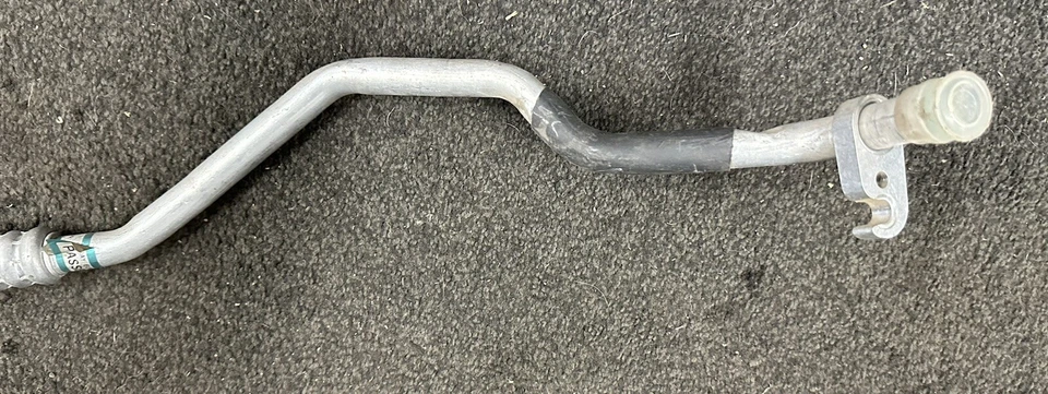 NUEVO FABRICANTE DE EQUIPOS ORIGINALES 1994-1998 Saab 9000 aire acondicionado tubo de aire acondicionado colector de manguera 4755666 RARO Foto 3 de 3