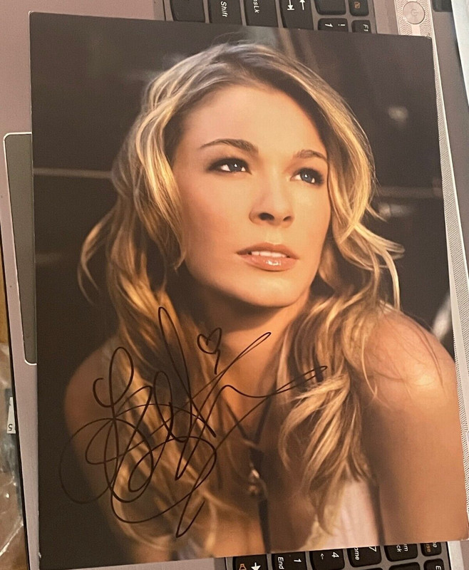LeAnn Rimes Autographed 8x10 Photo Of Country Music Star