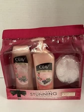 New OLAY Silky Berry Gift Set Travel Bag, Body Lotion, Body Wash & Loofa