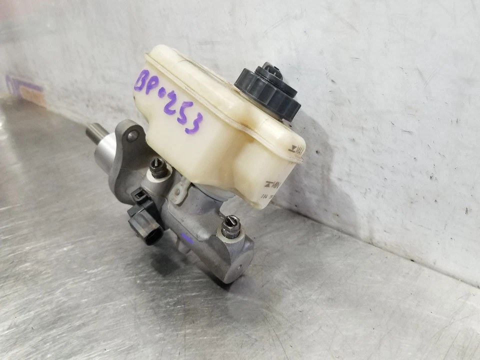 08 2008 Volkswagen VW R32 3,2 L cilindro de freno maestro Foto 3 de 4