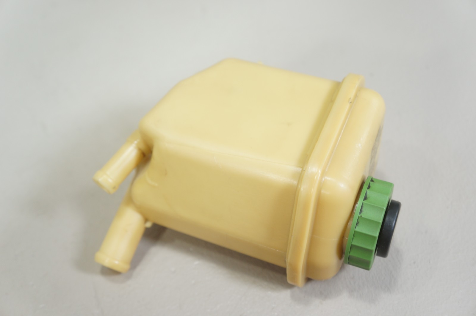 2003-2007 vw touareg porsche cayenne power steering pump reservoir 7L0422371C