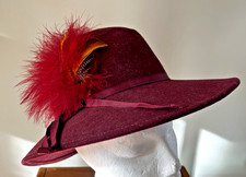 VTG Wool Womens Burgundy Felt W/Feathers Hat-Size 22
