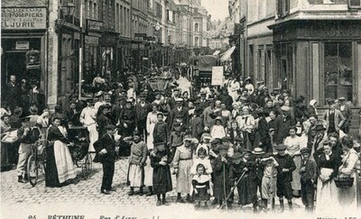 BETHUNE card Rue d'Arras The big crowd in the shopping street