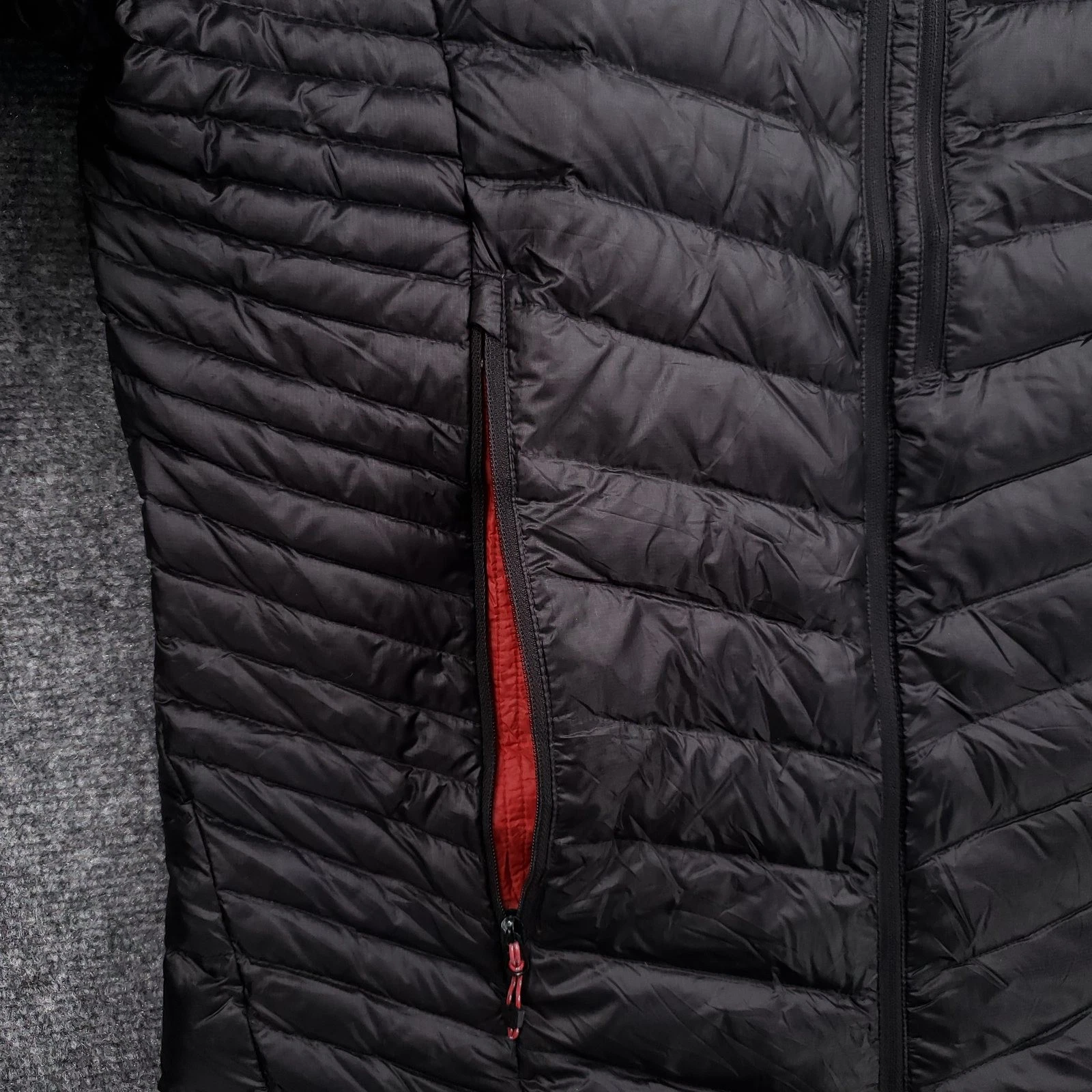Berghaus Extrem Mens M Medium Down Puffer Hooded Jacket Full Zip Black Quilted - product detail image 4