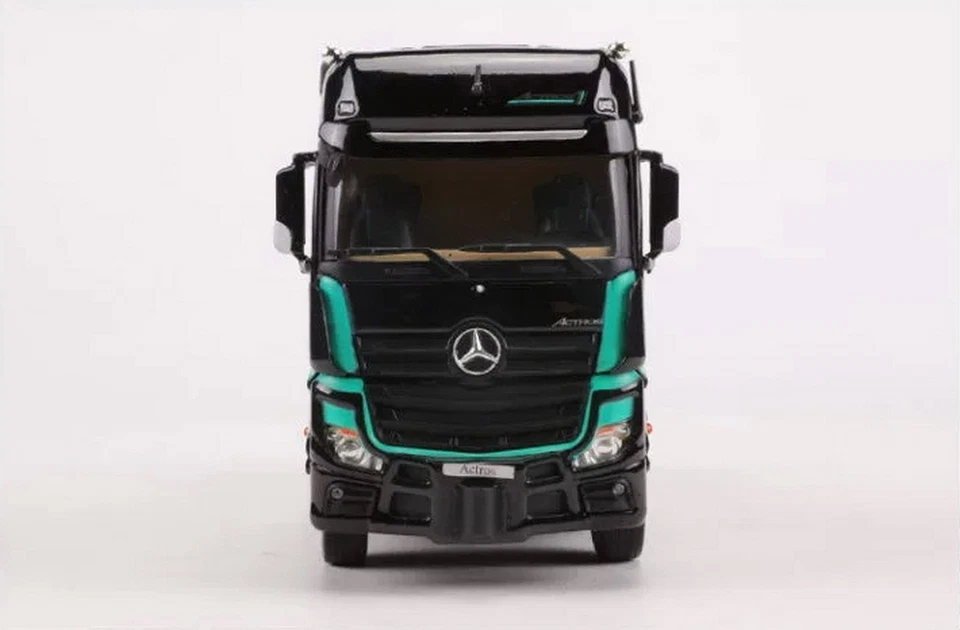 1/50 Mercedes-Benz Actros SLT GigaSpace 8x4 Black Diecast model Toy NIB - Image 4 of 4