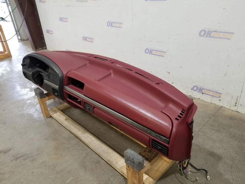95 1995 FORD F150 XLT DASH PANEL MAROON WITH BEZEL AND GLOVE BOX Foto 4 de 4