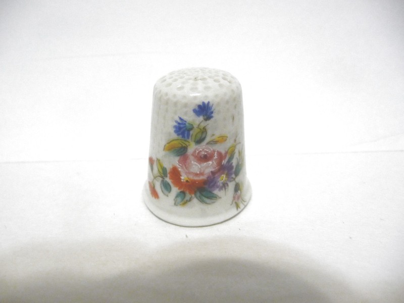 THIMBLE VINTAGE PORCELAIN LIMOGES FRANCE PRETTY FLOWERS ON BOTH SIDES