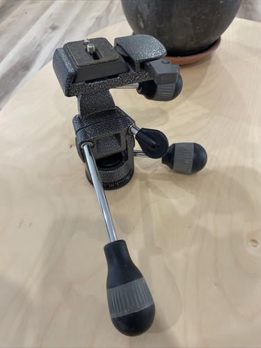 Gitzo G 1172 M 3-Way Pan/Tilt Head With Quick Release  - Picture 3 of 9