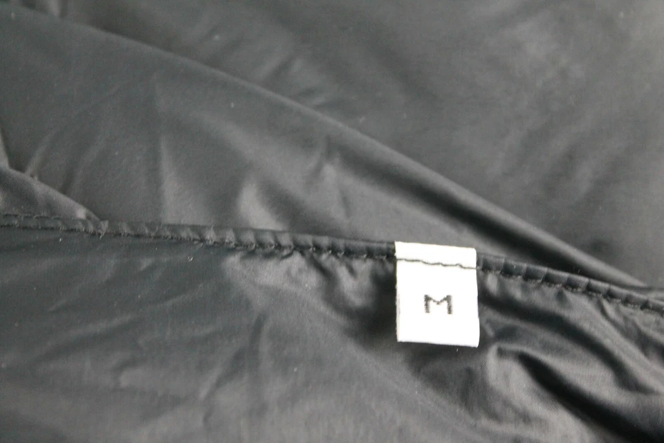 Chaqueta acolchada Muji para mujer negra con botones delanteros cuello redondo talla M Foto 3 de 4