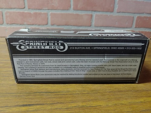 LIBERTY CLASSIC EASTWOOD BANK 1940 FORD SEDAN DELIVERY STREET ROD 1/25TH SCALE - Picture 7 of 9