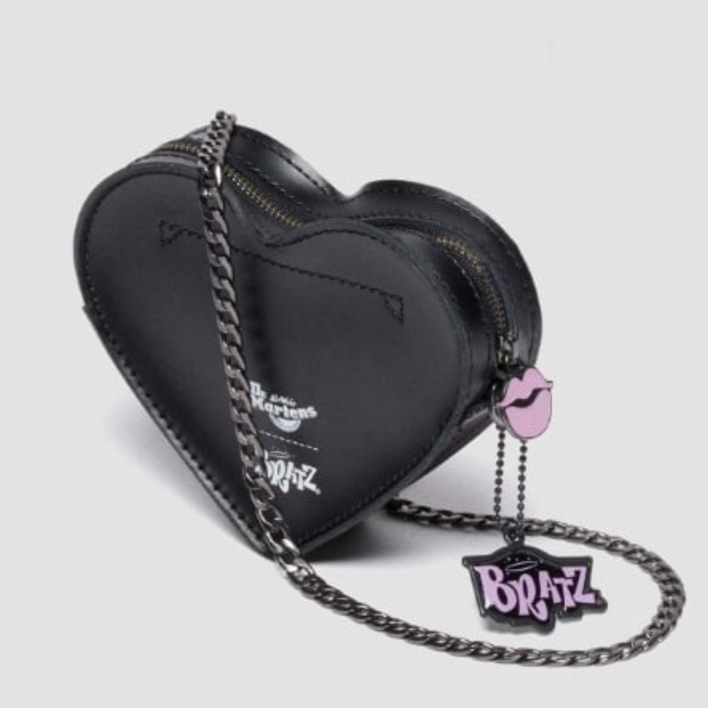 国内配送★Dr.Martens × Bratz★マイクロ ハート バッグ Dr. Martens x Bratz 国内買付 BRATZ マイクロ ハート バッグ