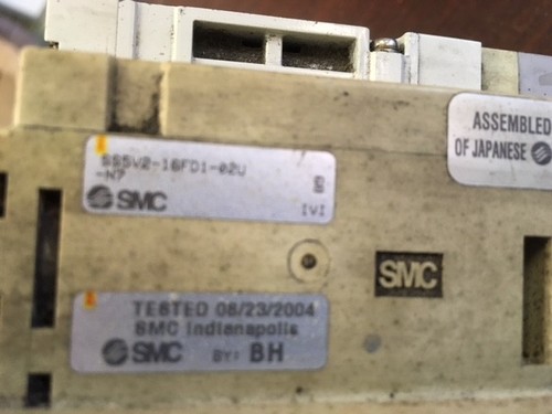 SMC SS5V2-16FD1-02U Manifold with 3 SV2200-5FU Valves  *** FREE USA SHIP *** - Picture 4 of 4