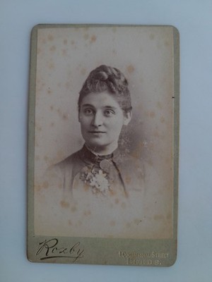 CDV: Schönes Frauenportrait: W Roxby: Leeds