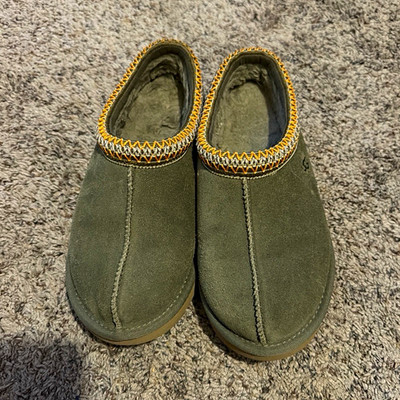 UGG women's Green Suede Lined Slip-On Slippers Round Toe US 8 MPN 5955