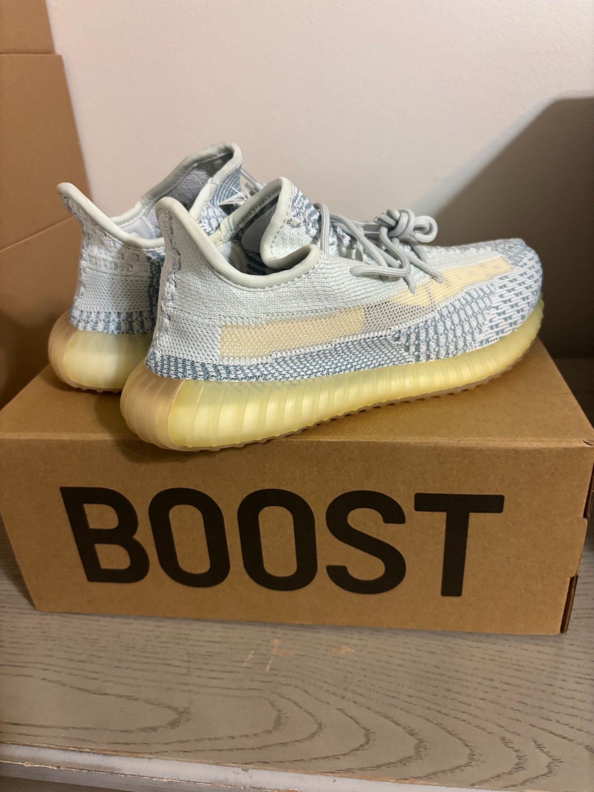 yeezy boost 350 v2 kids size 3 FW3051 thumbnail 2