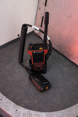 Fahrzeughalter für TETRA Handfunkgeräte   passend für MTP8500Ex / MTP6650