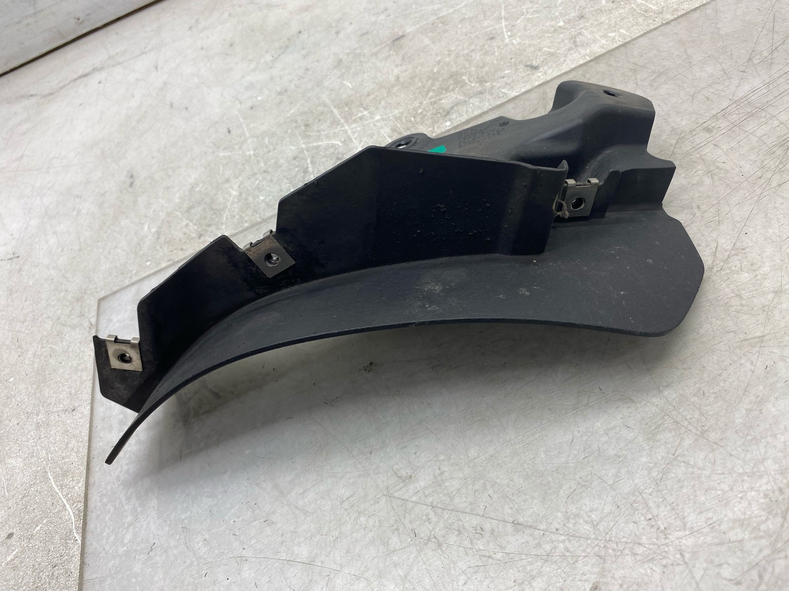 2016-2020 BENTLEY BENTAYGA RIGHT LEFT REAR FENDER LINER SPLASH SHIELD GUARD SET