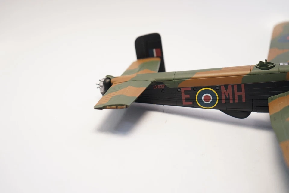 Corgi Rare AA37209 1:72 Handley Page Halifax B.III LV937/MH-E "Expensive Babe" - Image 2 of 4