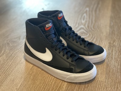 Zapatillas NIKE BLAZER MID '77 SUEDE Negras | Foot on Mars