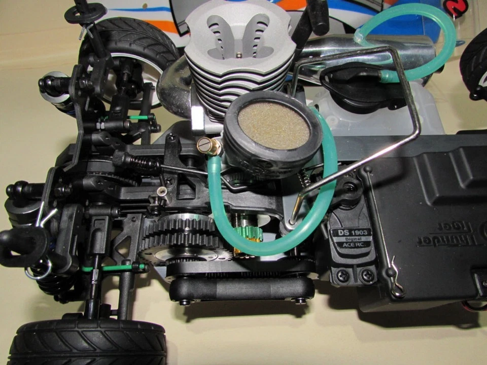 Thunder Tiger TS-4n 1/10 rc nitro touring car rtr .18, no Mugen,Serpent,Sanwa - Immagine 4 di 4