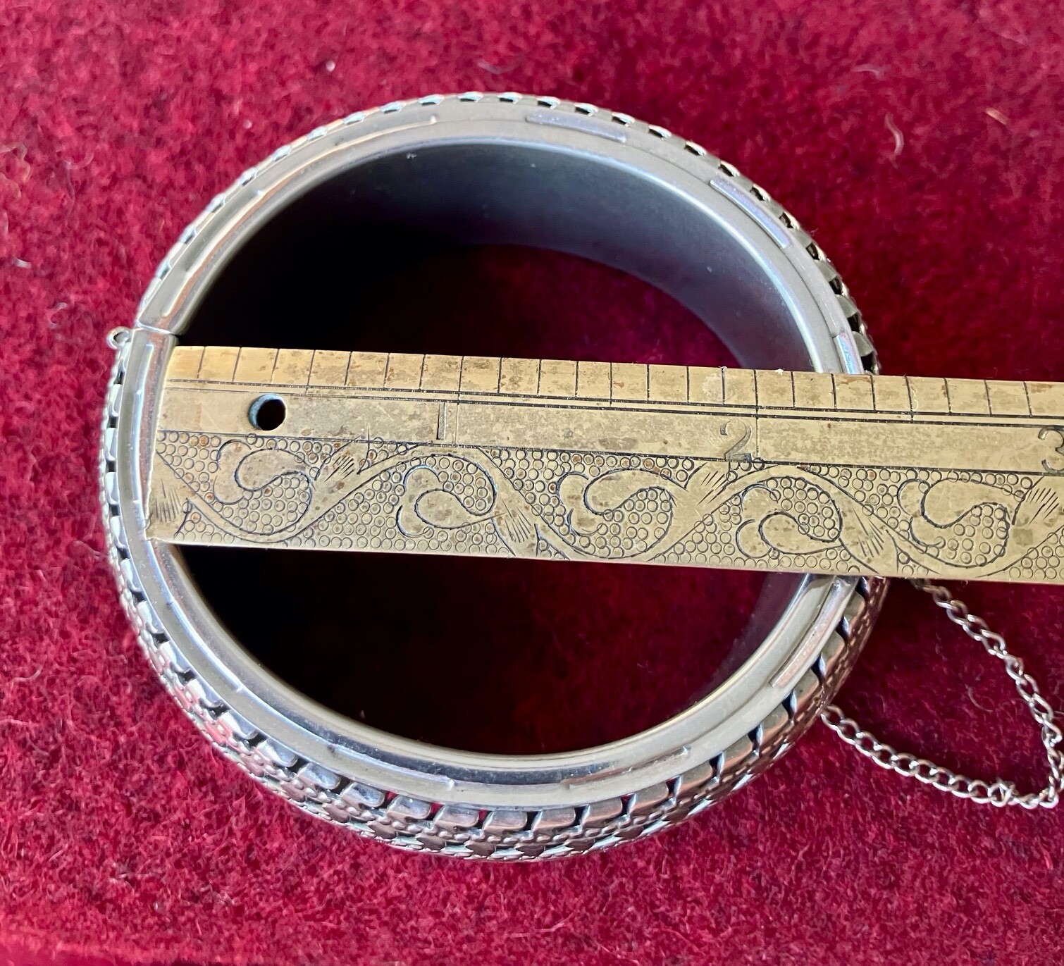 Gorgeous, Vintage & Solid Hinged Clamp Bangle Bra… - image 4