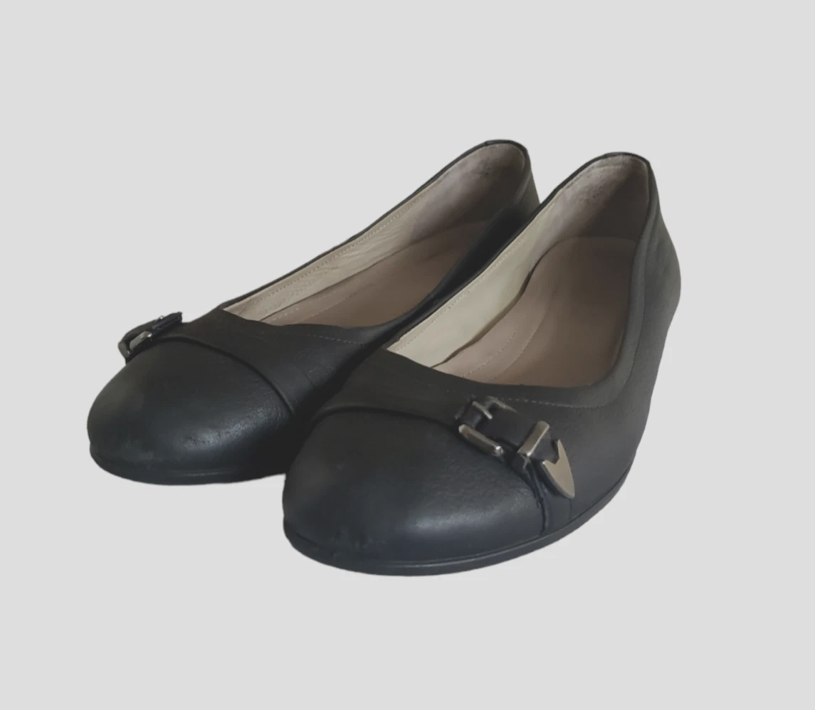 Ecco black flats top
