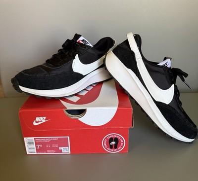 Women s Nike Waffle Debut Sneaker size 7.5