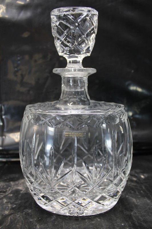 BEAUTIFUL CUT CRYSTAL DECANTER with STOPPER {861}