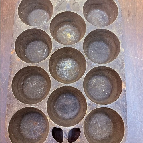 Vintage Cast Iron Pop Over Muffin Pan - 11 Cup