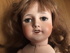 MIGNONNETTE POUPÉE ANCIENNE tête porcelaine costume folklorique, haut 13,5 cm EUR 15,00 - FR
