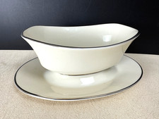 Lenox&copy; BONE CHINA COSMOPOLITAN MAYWOOD Platinum Trim 9" Gravy Boat w/ Underplate