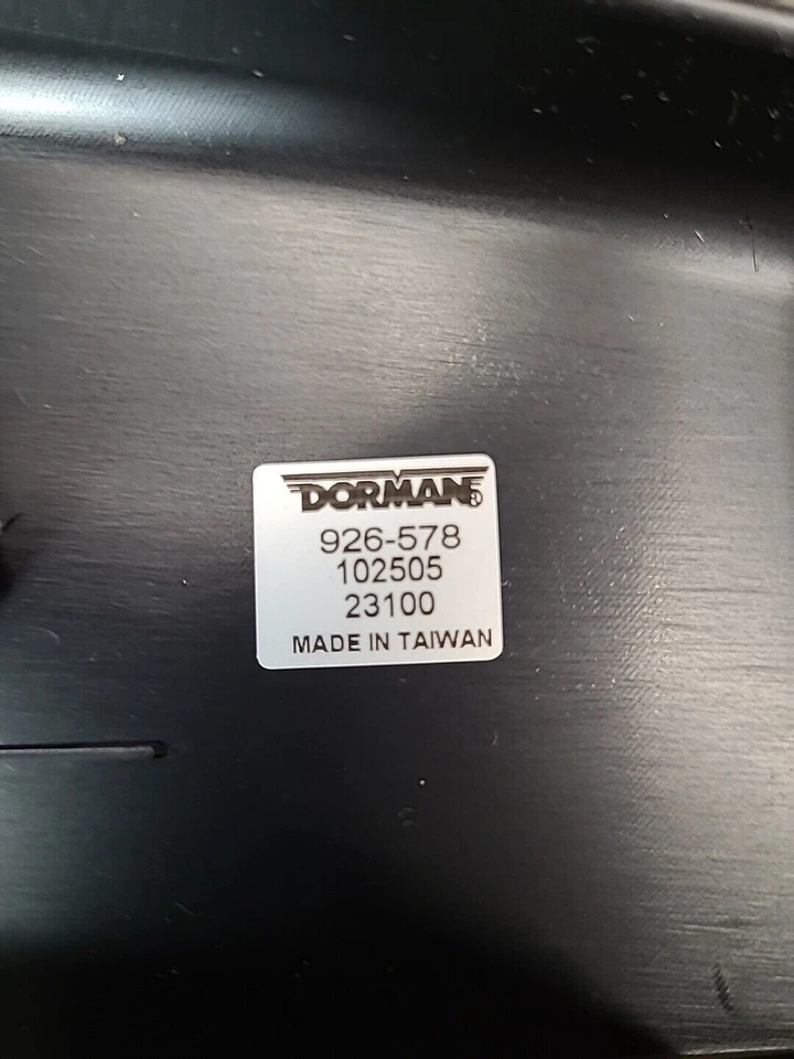 Dorman Solutions 926-758--MOLDAGEM PRETA da tampa da caçamba - Compatível com Ram 3500 2011-2018 - Imagem 3 de 4