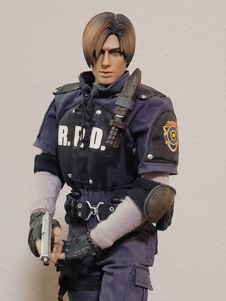 Hot Toys Leon Kennedy Resident Evil 4 RPD Version 1/6 Scale Hot Toys Leon Kennedy Resident Evil 4 RPD Version 1/6 Scale
