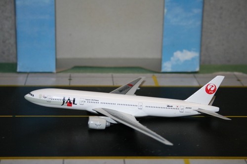 Star Jets/Dragon Wings 1:400 JAL Japan Airlines Boeing 777-200 JA8982 (L6XX) - Picture 7 of 8
