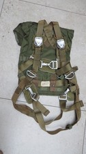 U.S. Air Force USAF Parachute Harness Pack  Mills Manufacturing Corp. 1977